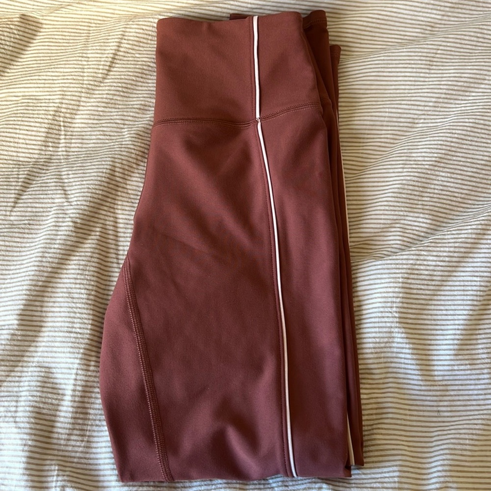 Sandstone and pink leggings